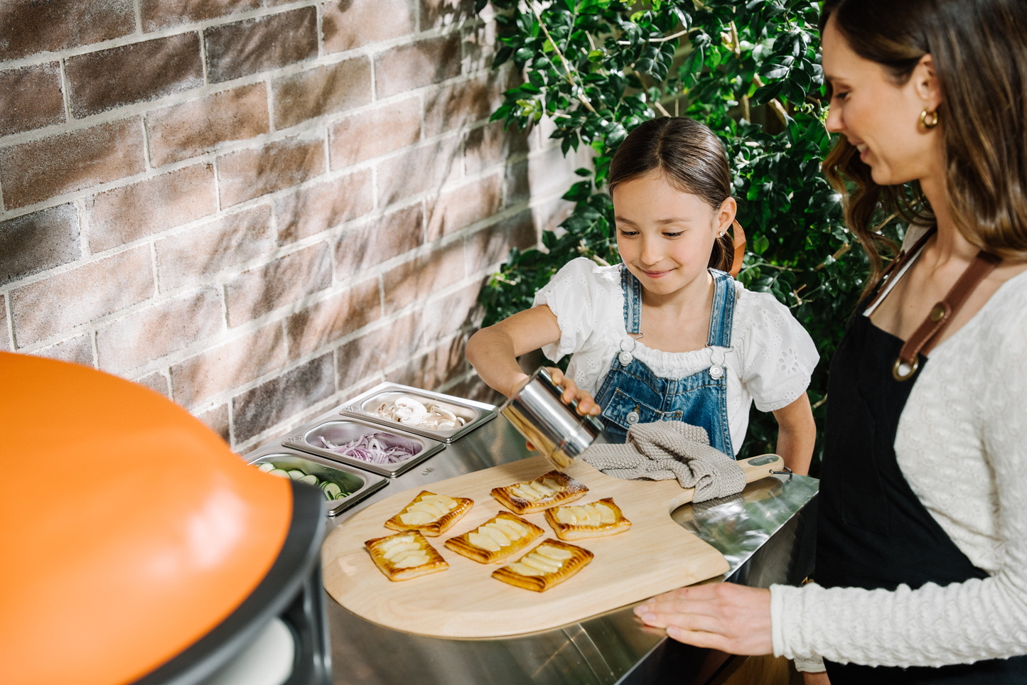 Pizza Station in Black