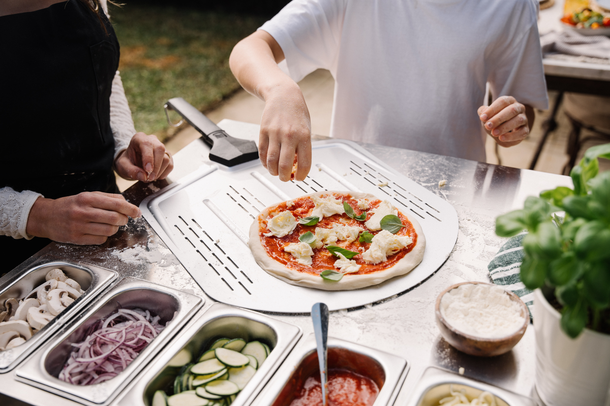 Pizza Station in Black