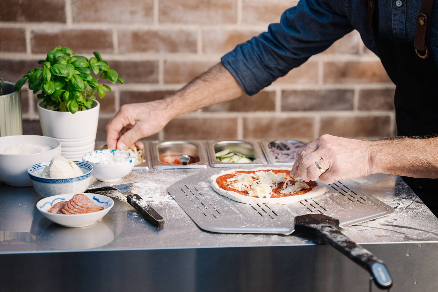 Pizza Station in Black